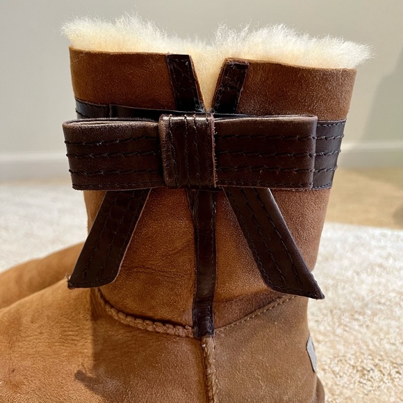 EUC UGG Josette Leather Bow Ankle Sheepskin Suede Boots Booties - Picture 13 of 15